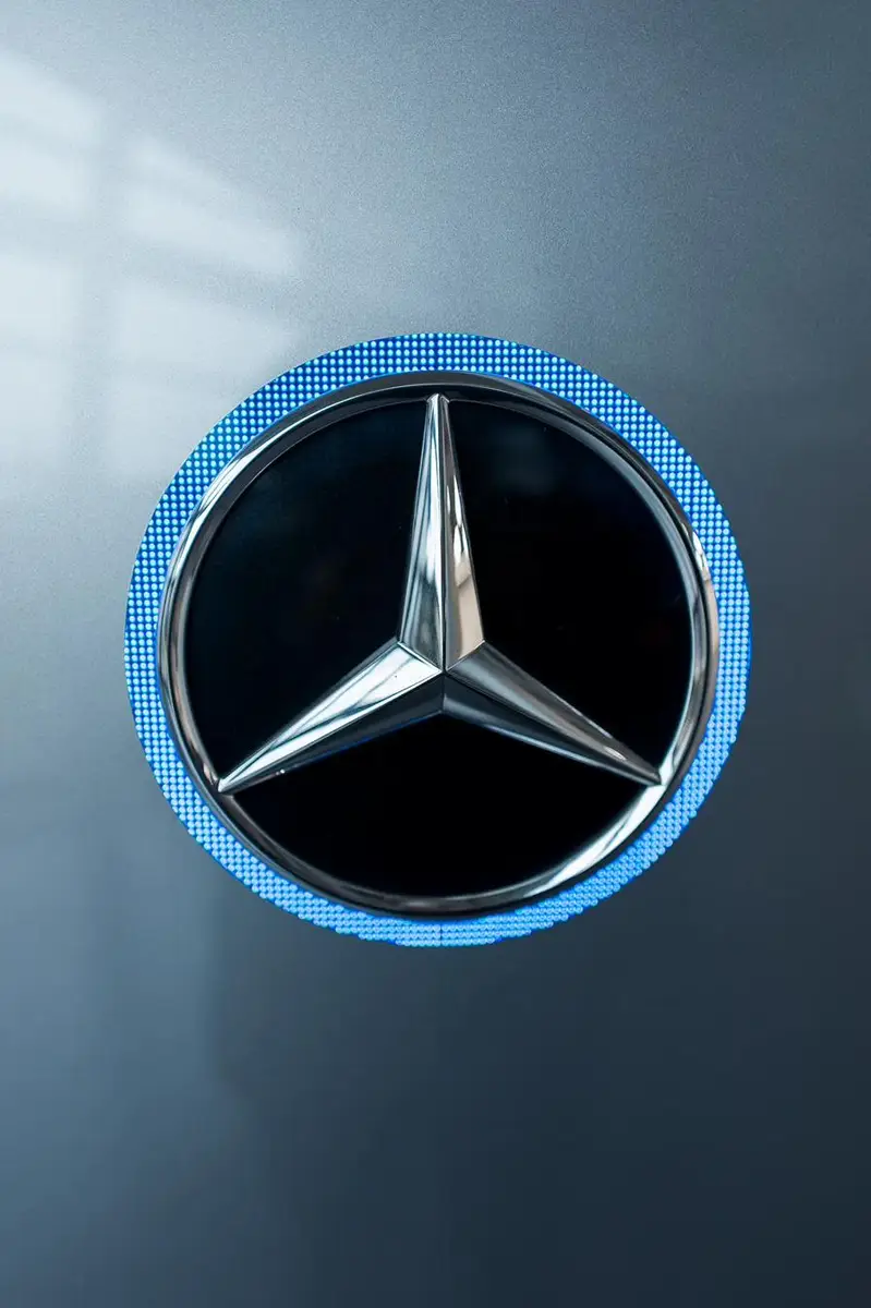 Mercedes-Benz, Corporate Campaign by photographer Christoph Neumann, Berlin